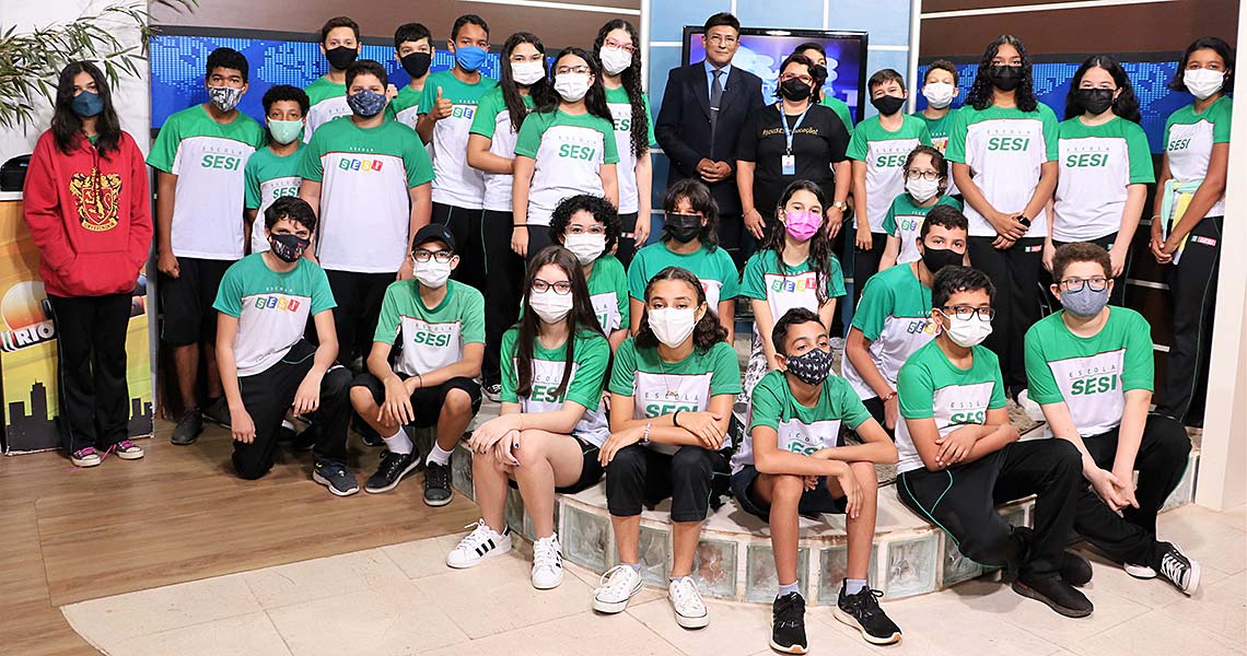 Alunos da Escola SESI visitam a TV Rio Branco e concedem entrevista   