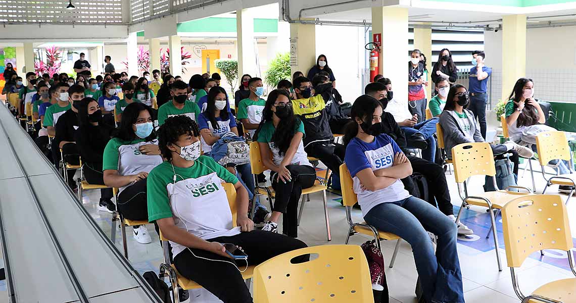 4 a cada 5 brasileiros acreditam que novo ensino médio vai ajudar a reduzir evasão