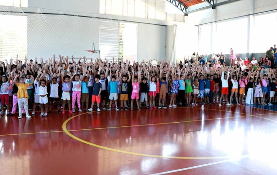 ‘Brincando com a minha família na escola’ é sucesso no SESI/AC